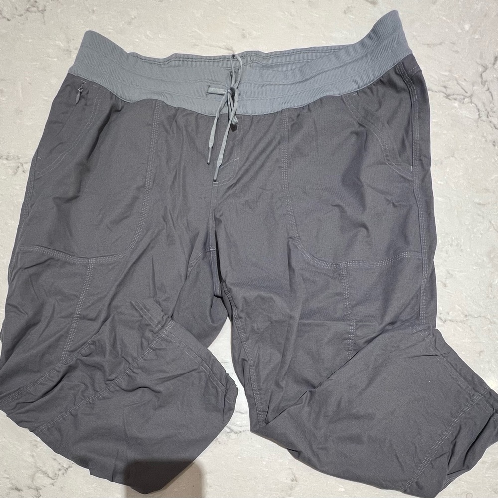 The North Face Women’s Capri Pants Gray, Size XXL